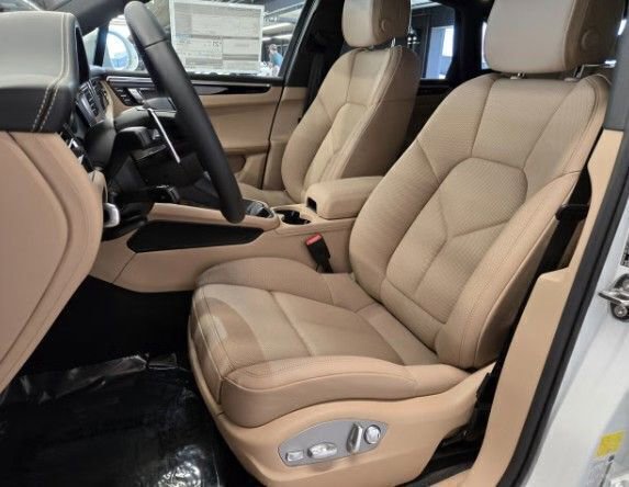 Certified 2025 Porsche Macan AWD/4WD image 13