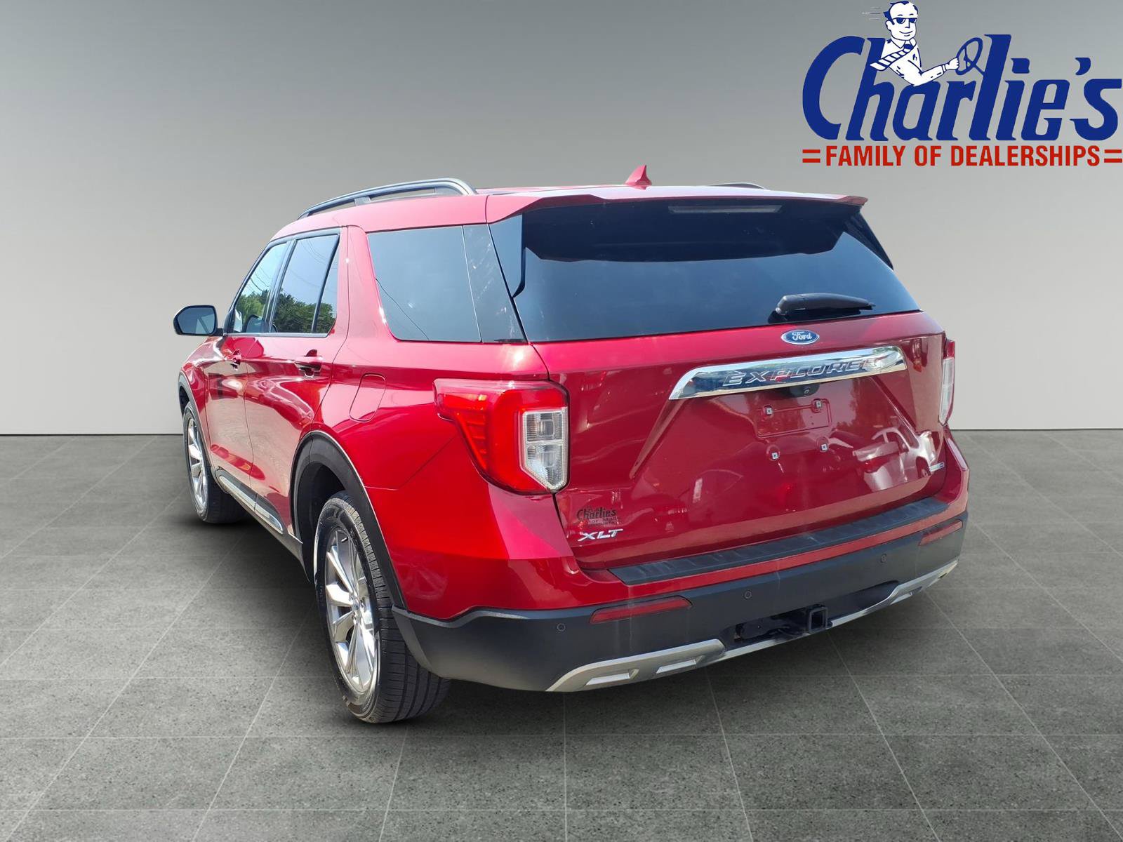 Used 2020 Ford Explorer XLT w/ Equipment Group 202A AWD/4WD image 5