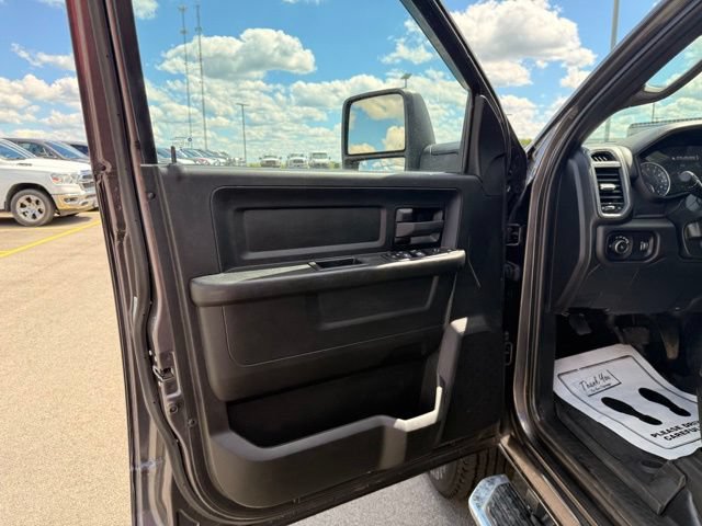 Used 2023 RAM 3500 Tradesman w/ Chrome Appearance Group AWD/4WD image 18