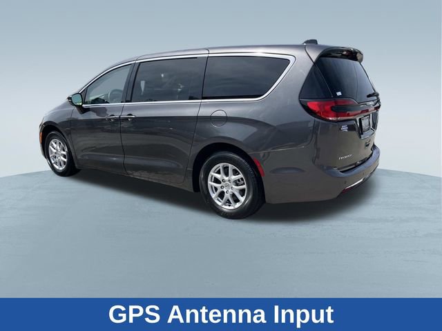 Used 2023 Chrysler Pacifica Touring-L FWD image 8