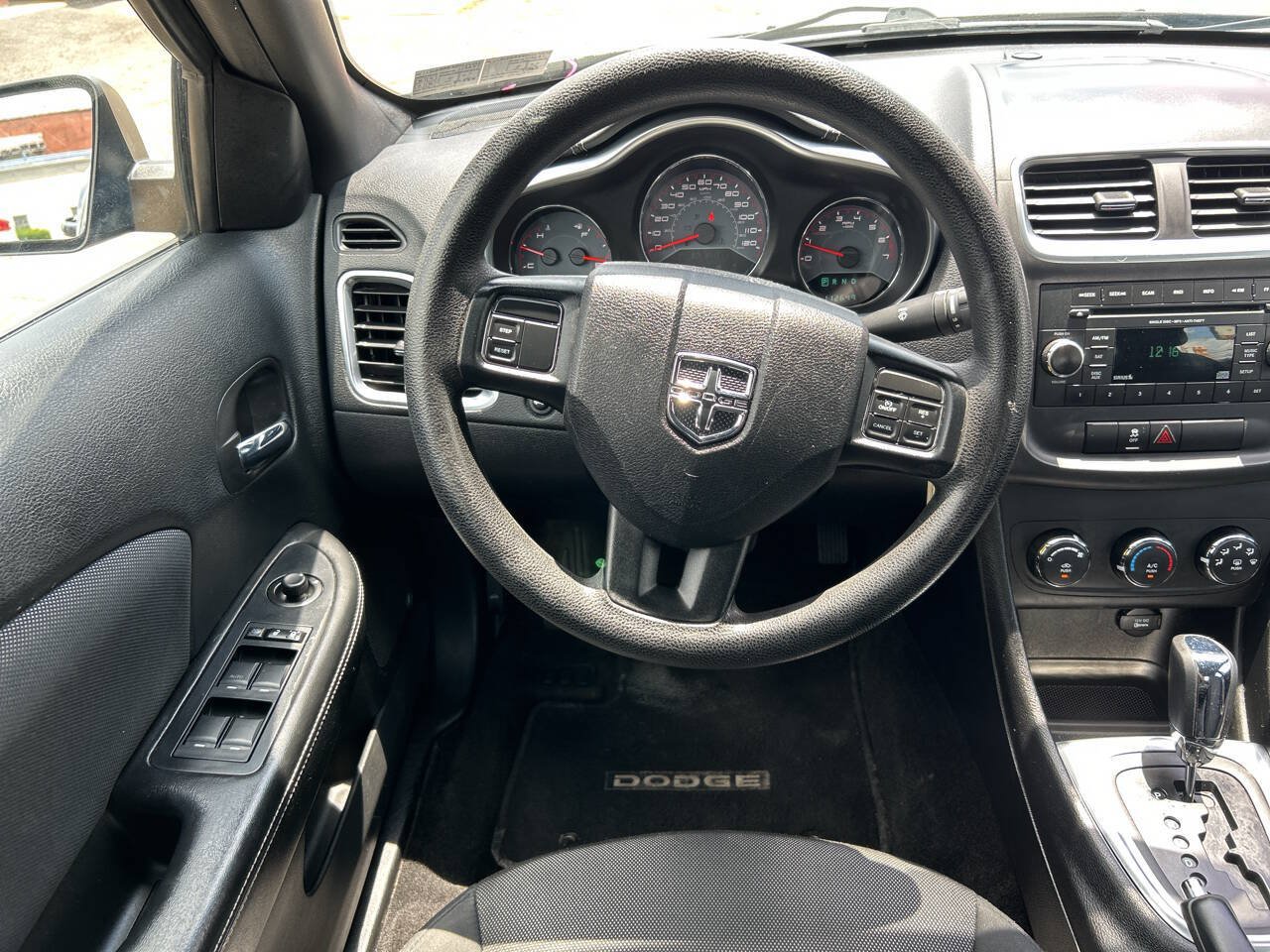 Used 2014 Dodge Avenger SE FWD image 30