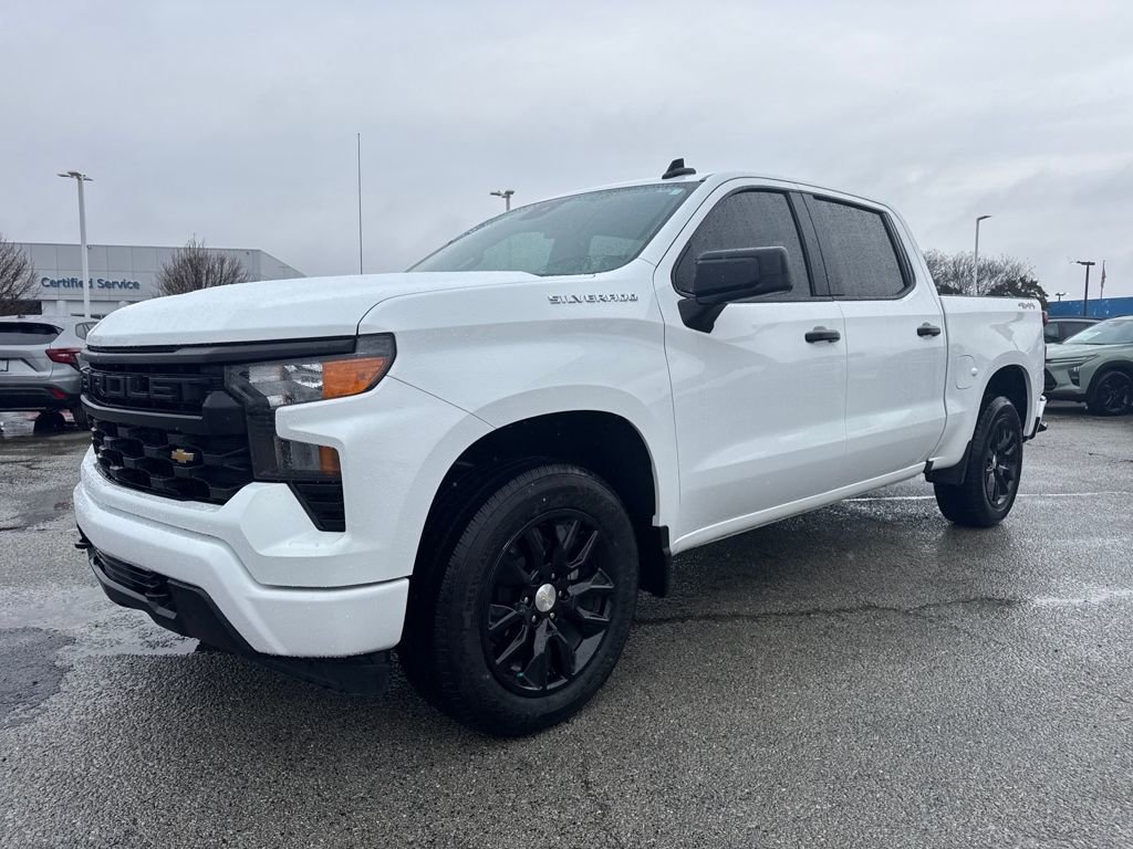 Used 2024 Chevrolet Silverado 1500 Custom image 2