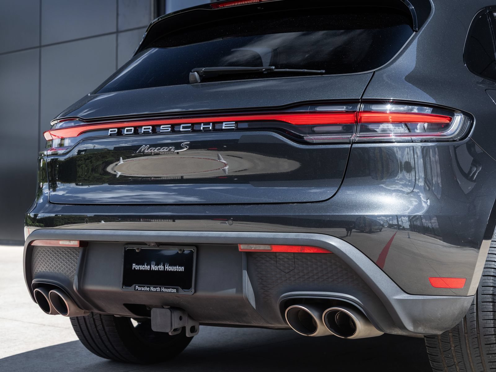 Certified 2024 Porsche Macan S AWD/4WD image 17