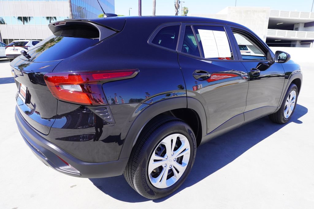 Used 2025 Chevrolet Trax LS image 7