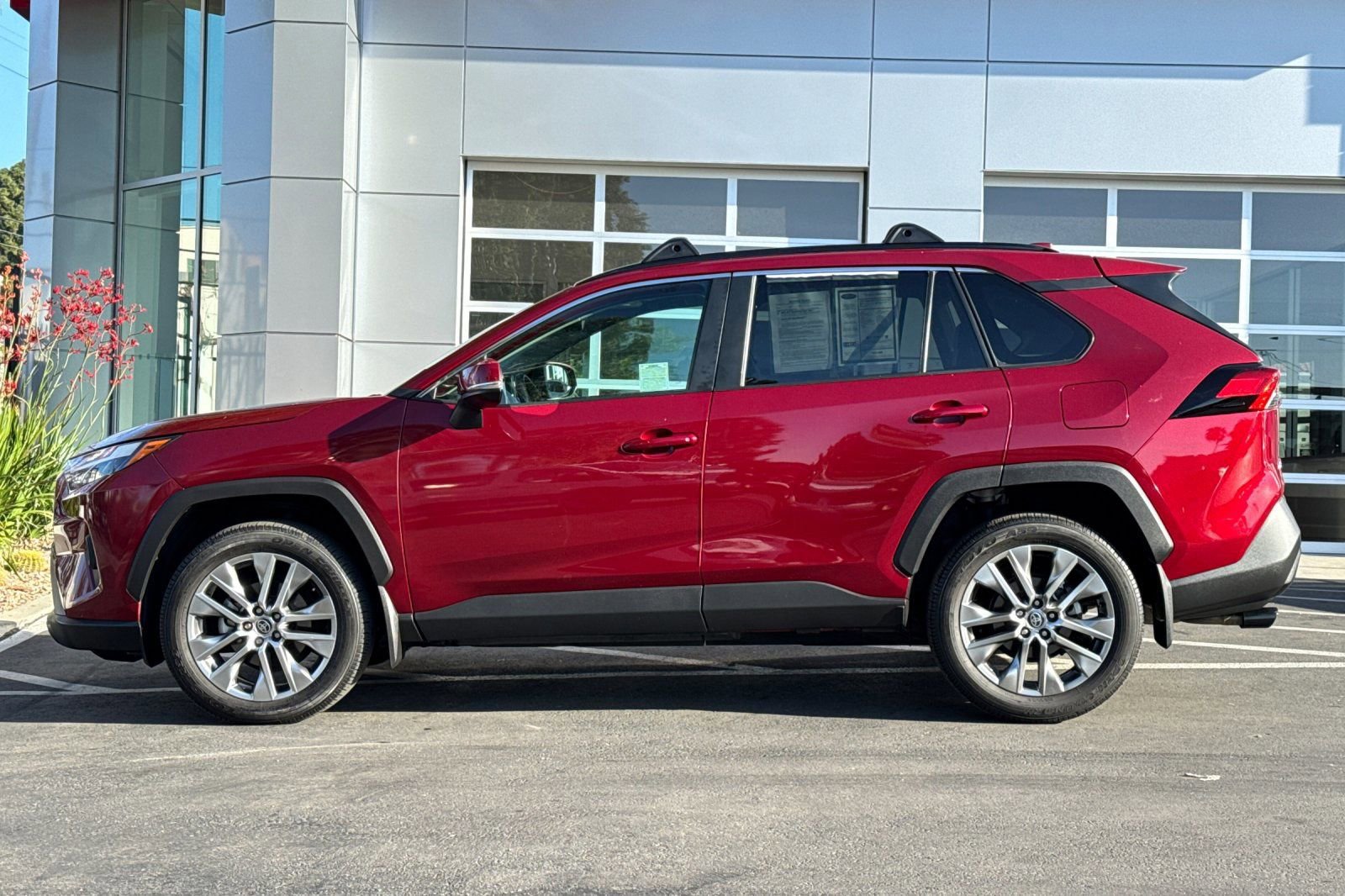 Used 2023 Toyota RAV4 XLE Premium image 7