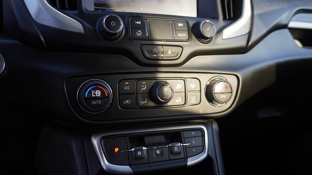 Used 2024 GMC Terrain SLT image 25