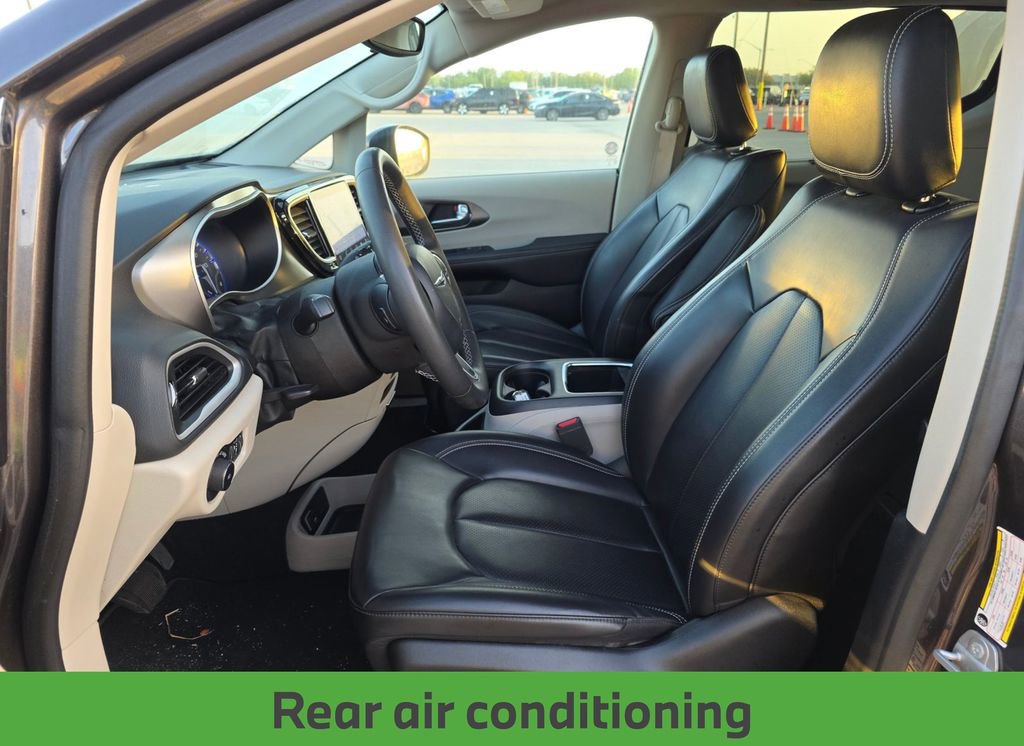 Used 2023 Chrysler Pacifica Touring-L FWD image 9