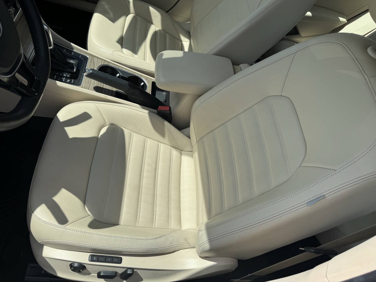 Used 2017 Volkswagen Passat 1.8T SEL Premium FWD image 27