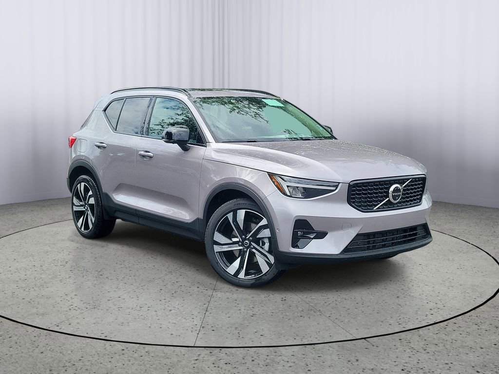 New 2026 Volvo XC40 B5 Plus w/ Climate Package