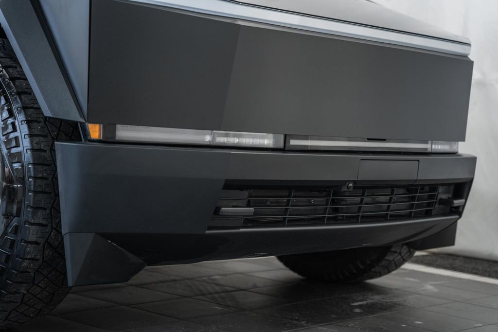 Used 2024 Tesla Cybertruck AWD Crew Cab image 17