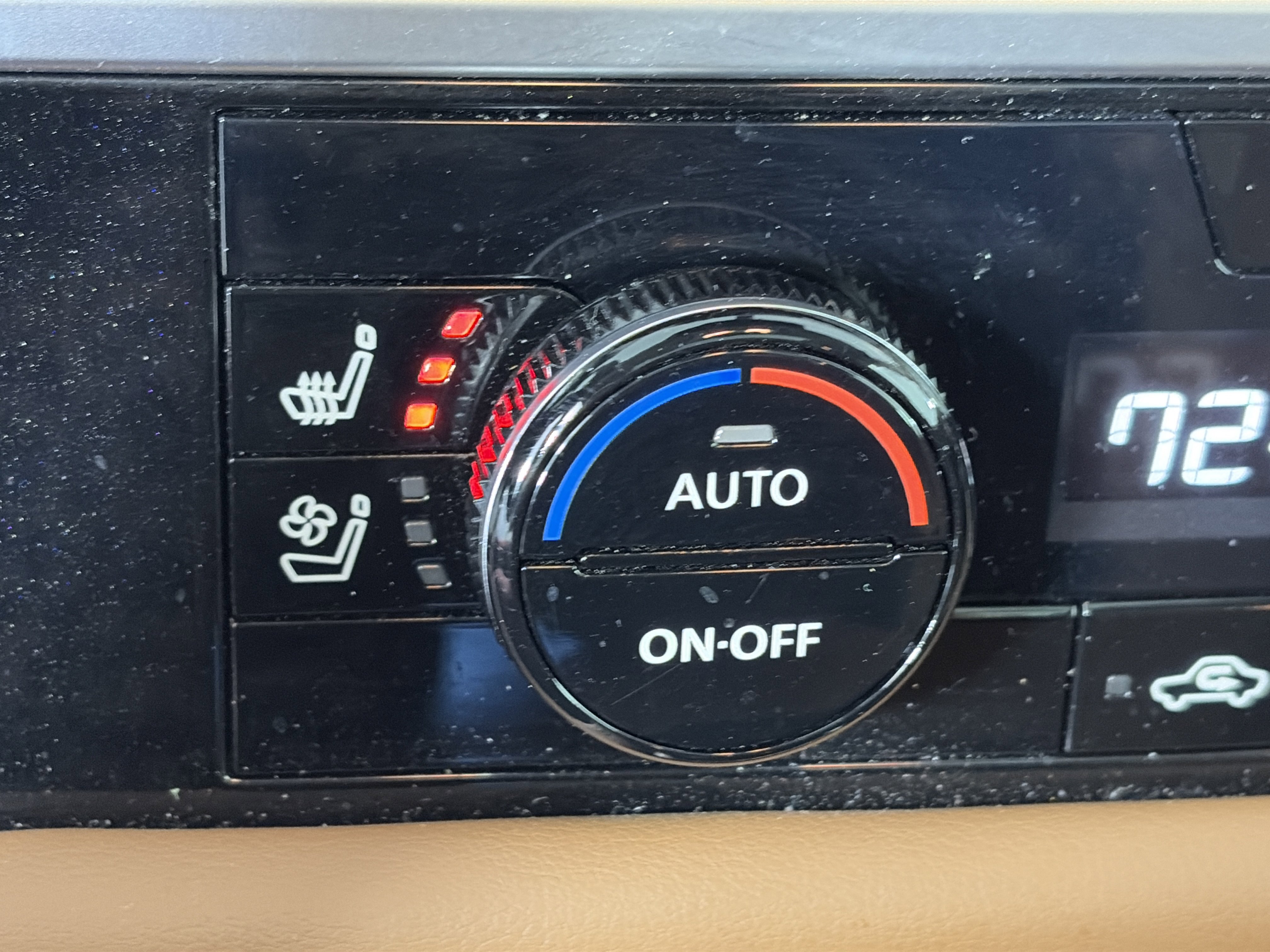 Certified 2025 Nissan Pathfinder Platinum w/ Cargo Package image 28