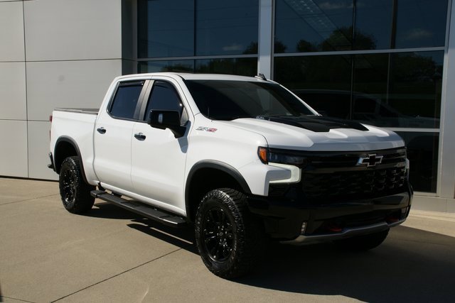 Used 2023 Chevrolet Silverado 1500 ZR2 w/ Technology Package image 2