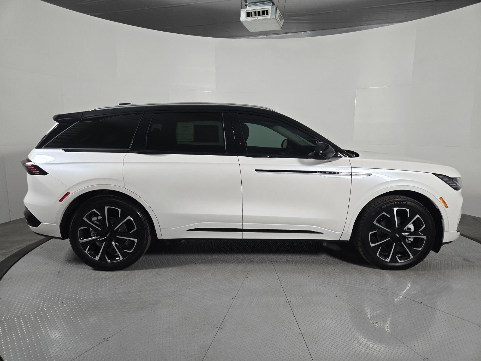 New 2026 Lincoln Nautilus Reserve image 3