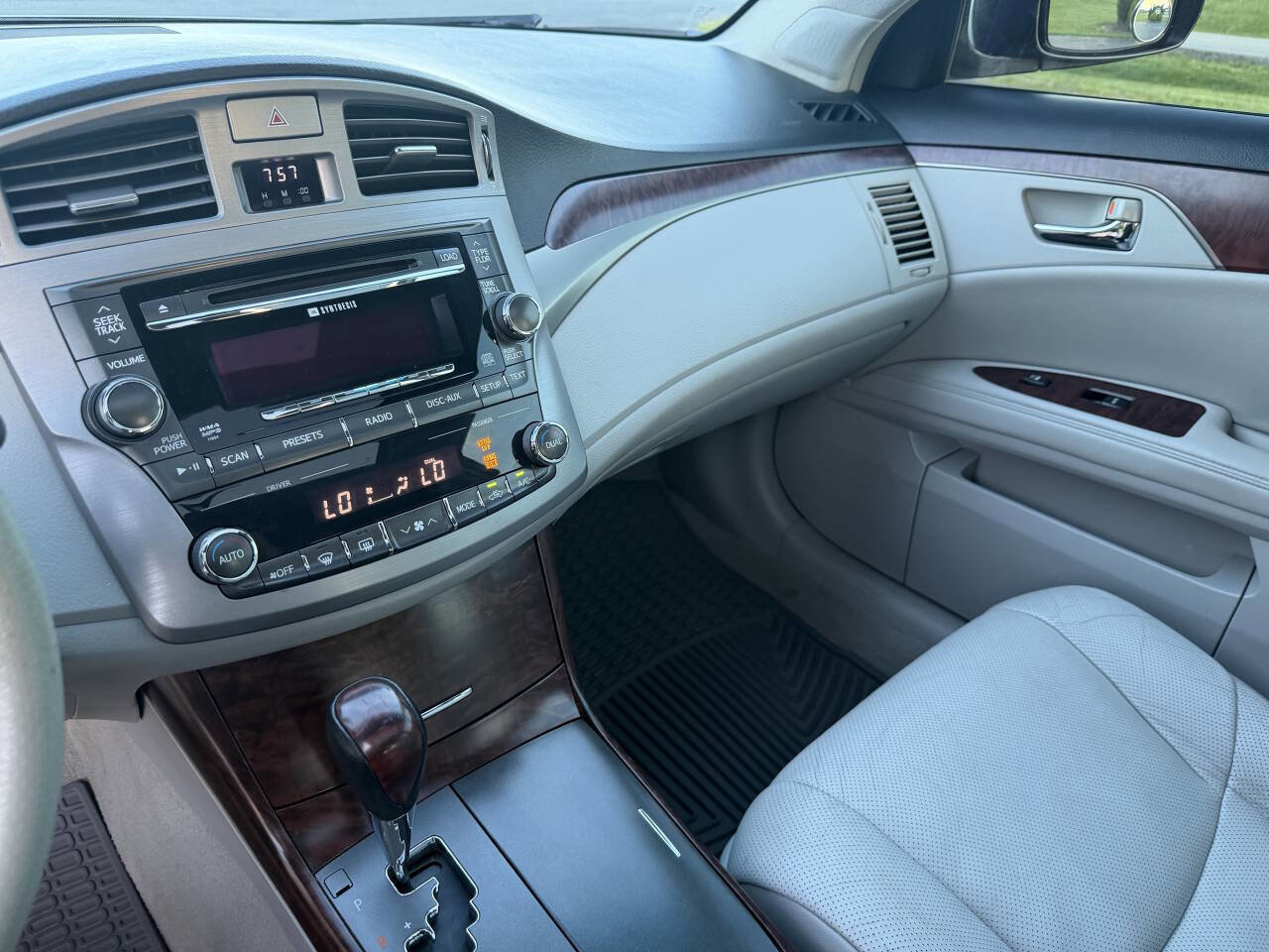 Used 2011 Toyota Avalon Limited FWD image 37