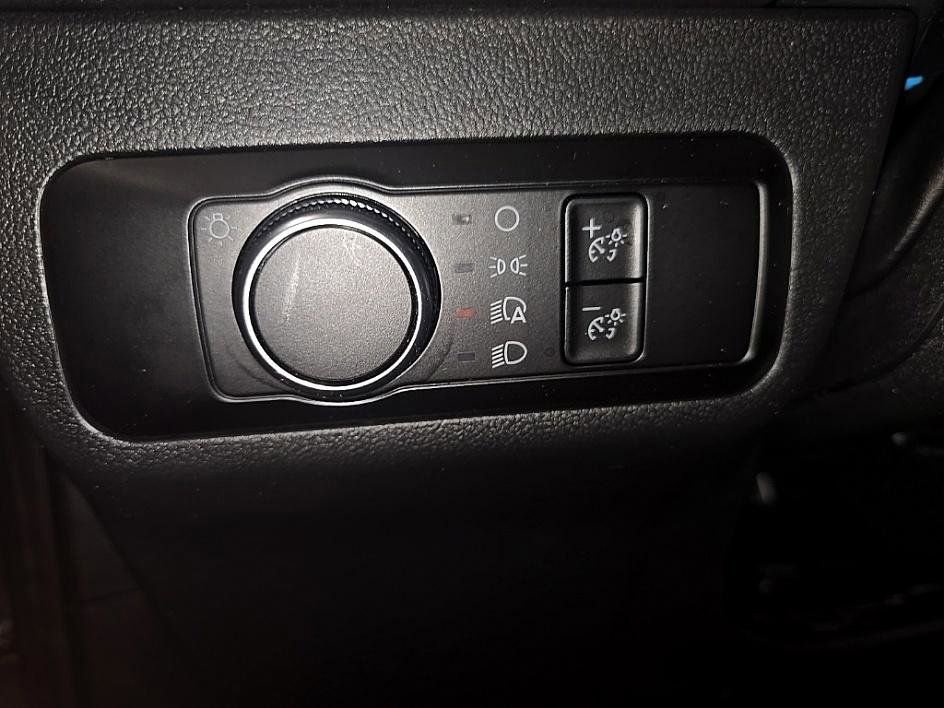 Used 2022 Ford Escape SE image 12