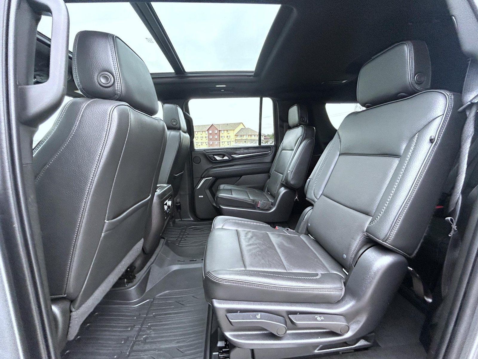 Used 2022 GMC Yukon XL Denali w/ Denali Premium Package AWD/4WD image 20
