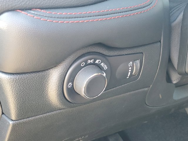 Used 2025 Dodge Durango GT AWD/4WD image 14