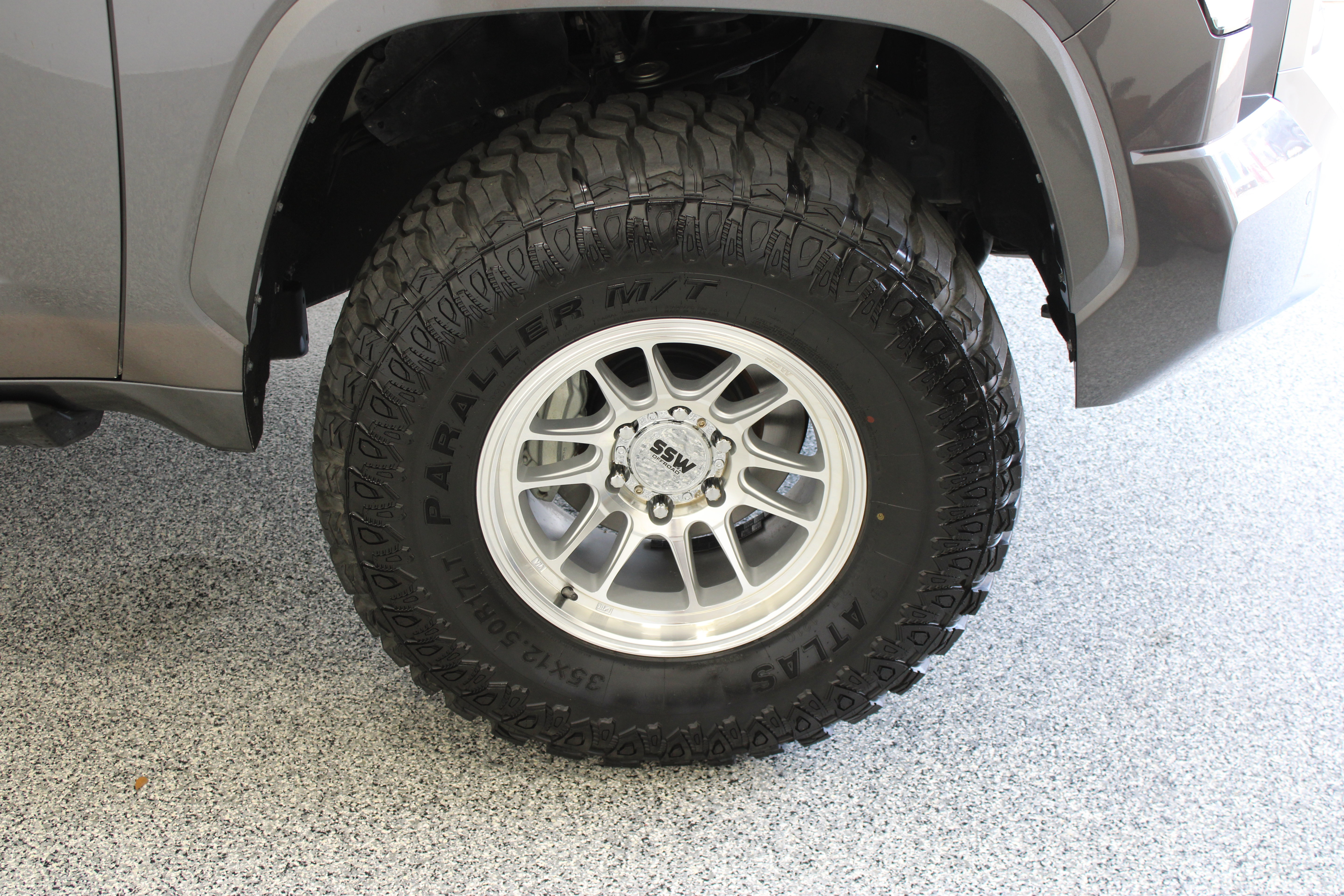 Used 2023 Toyota Tundra Limited AWD/4WD image 5