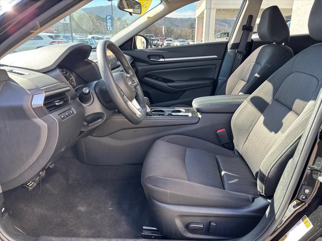 Used 2023 Nissan Altima 2.5 SV image 9