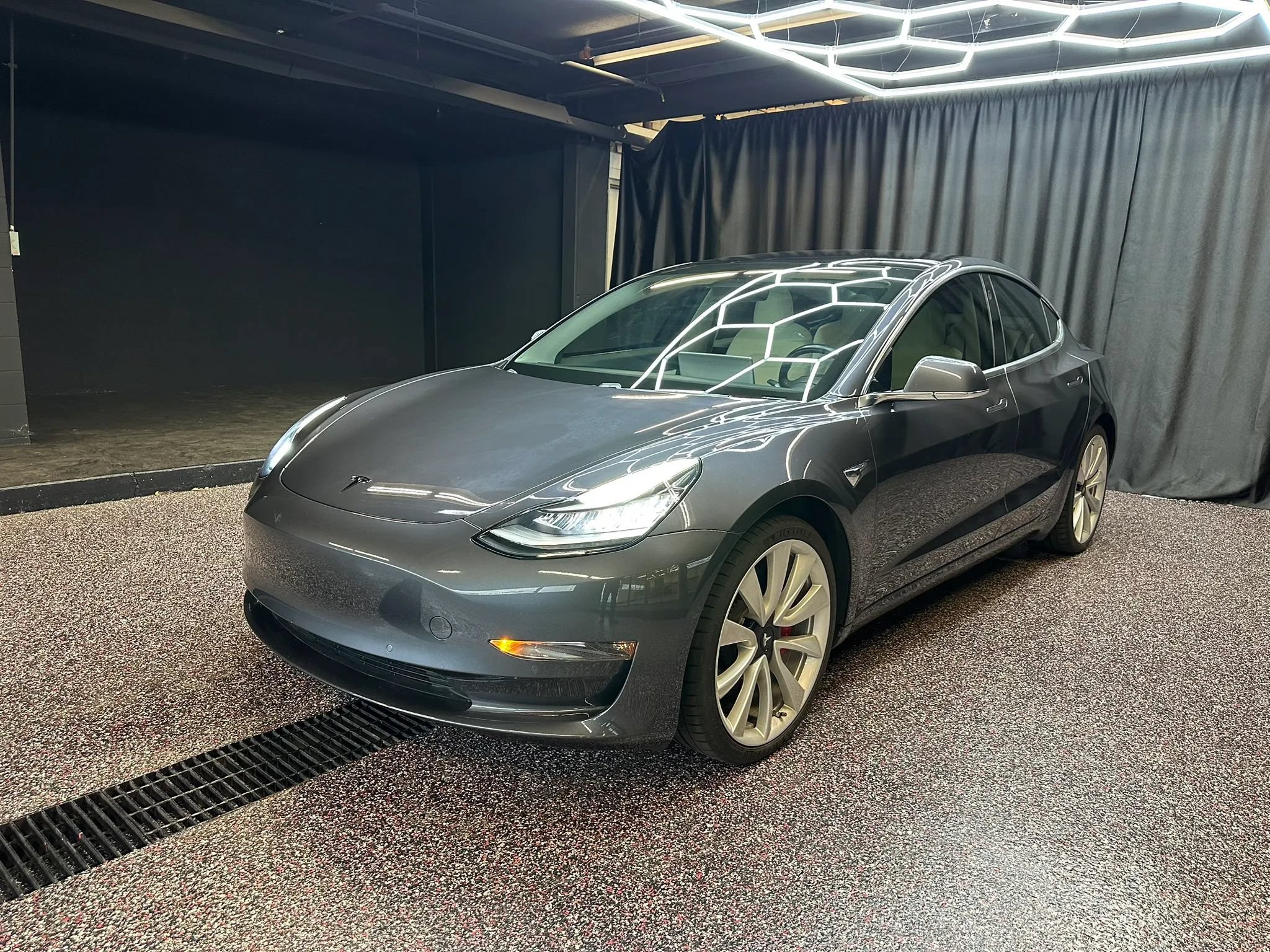 Used 2018 Tesla Model 3 Long Range AWD/4WD image 3