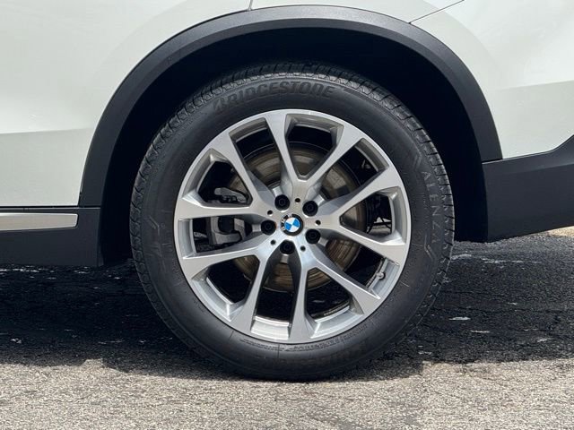 Certified 2025 BMW X5 xDrive40i w/ Premium Package AWD/4WD image 4