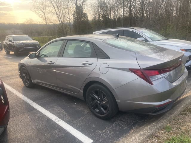 Used 2022 Hyundai Elantra SEL w/ Preferred Accessory Package image 5