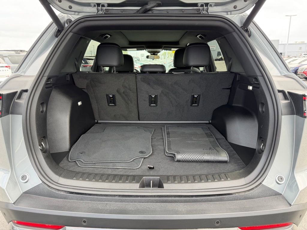 Used 2025 Chevrolet Equinox ACTIV w/ Convenience Package III image 42