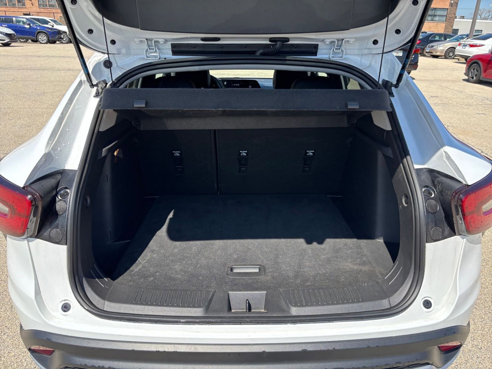 Used 2025 Nissan Versa SV FWD image 30