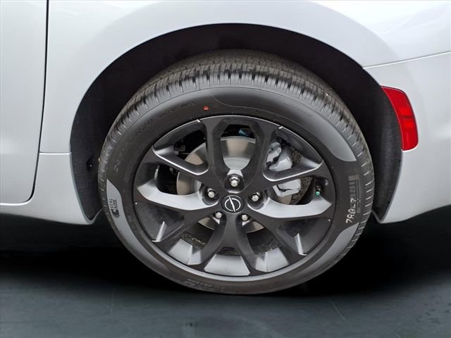 New 2026 Chrysler Pacifica Select image 9