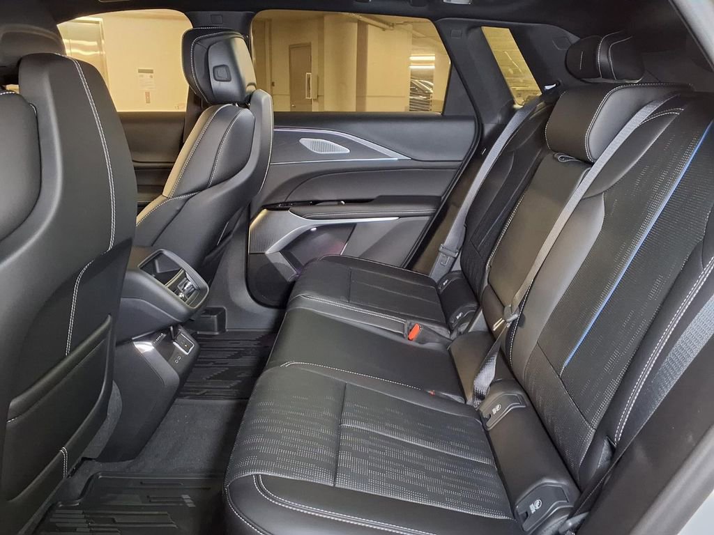 New 2026 Cadillac Lyriq Premium Luxury AWD/4WD image 12