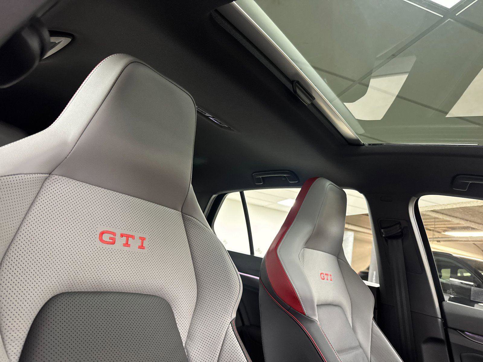 New 2026 Volkswagen GTI SE FWD image 15