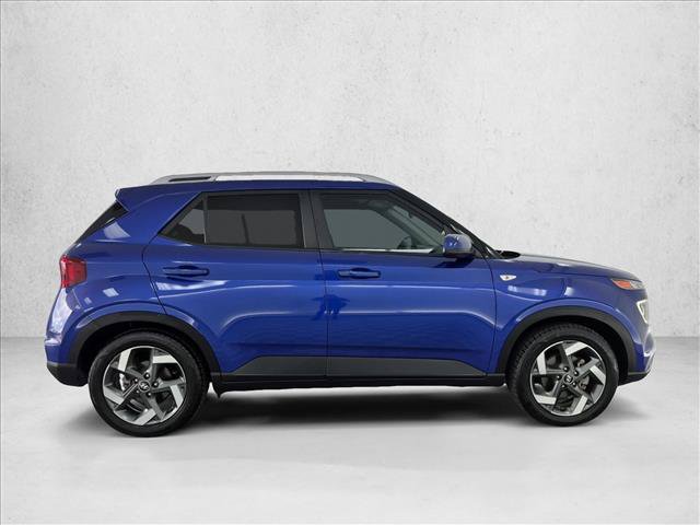 Certified 2022 Hyundai Venue Limited w/ Cargo Package FWD image 4