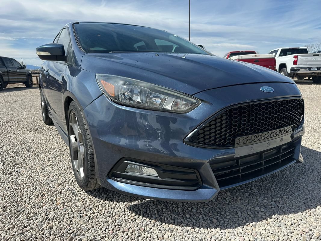 Used 2018 Ford Focus ST FWD image 2
