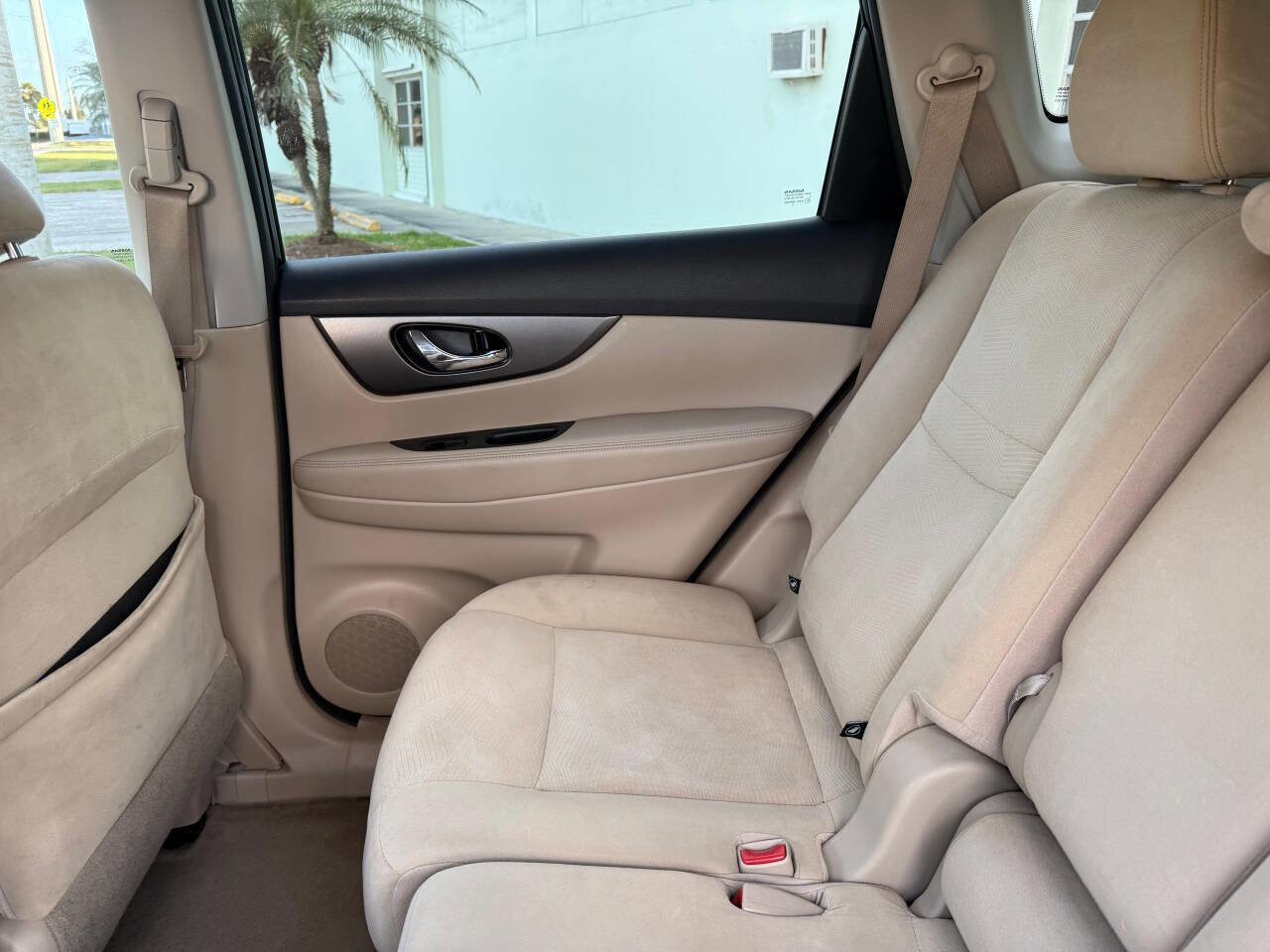 Used 2015 Nissan Rogue SV FWD image 17