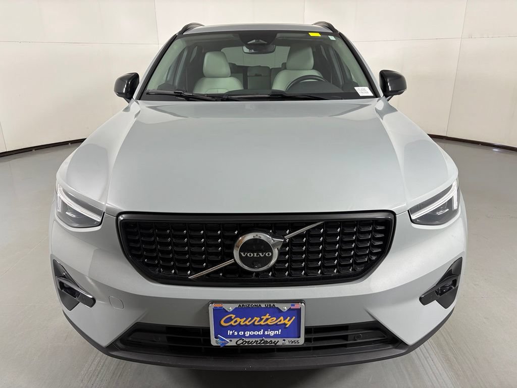 Used 2026 Volvo XC40 B5 Plus AWD/4WD image 3