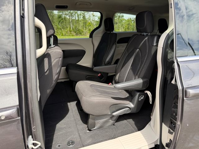 Used 2023 Chrysler Voyager LX FWD image 14