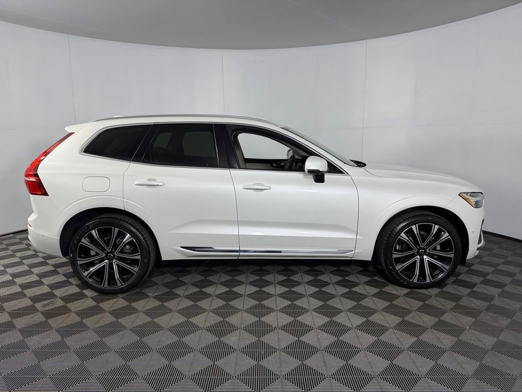 Used 2023 Volvo XC60 B5 Ultimate w/ Climate Package image 4