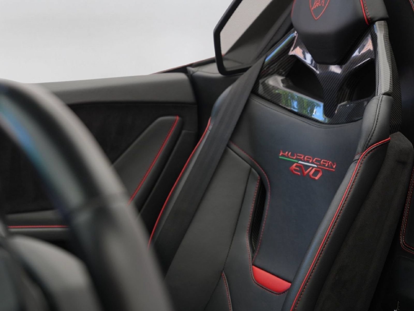 Used 2021 Lamborghini Huracan EVO RWD image 16