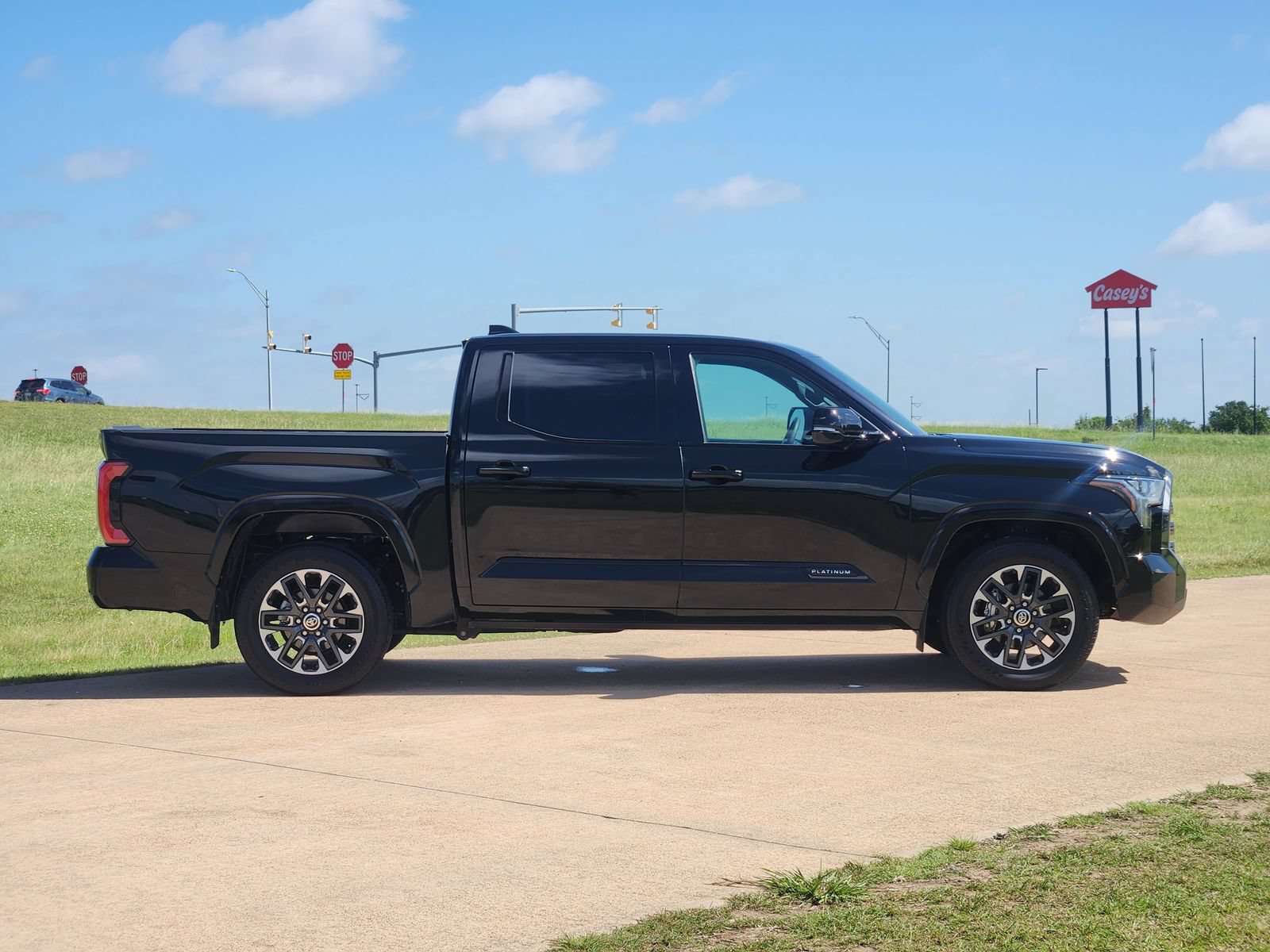 Used 2022 Toyota Tundra Platinum RWD image 7