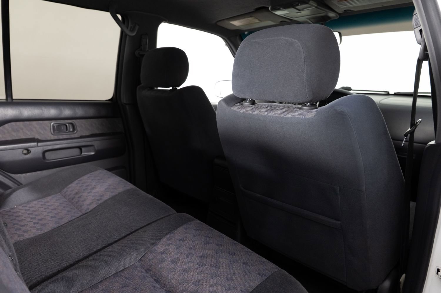 Used 1997 Nissan Pathfinder LE AWD/4WD image 19