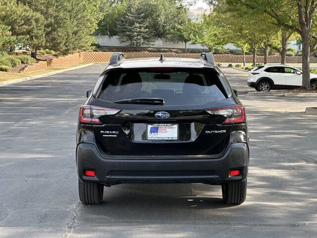 Used 2023 Subaru Outback Premium image 5