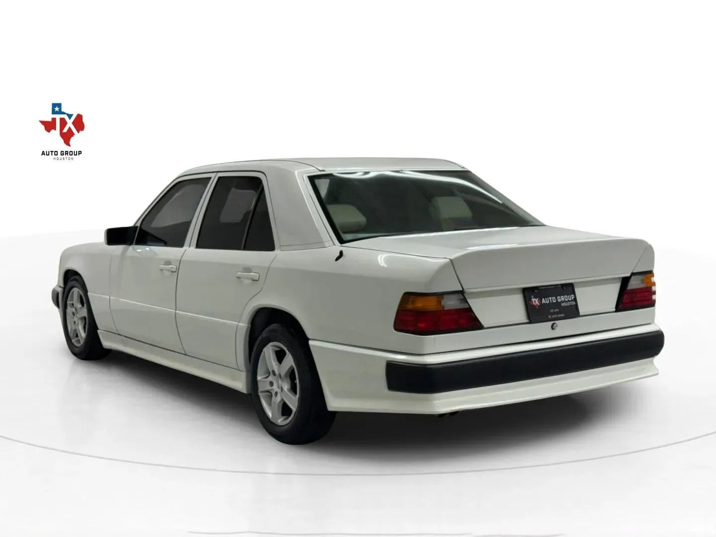 Used 1990 Mercedes-Benz 300 E 3.0 image 4