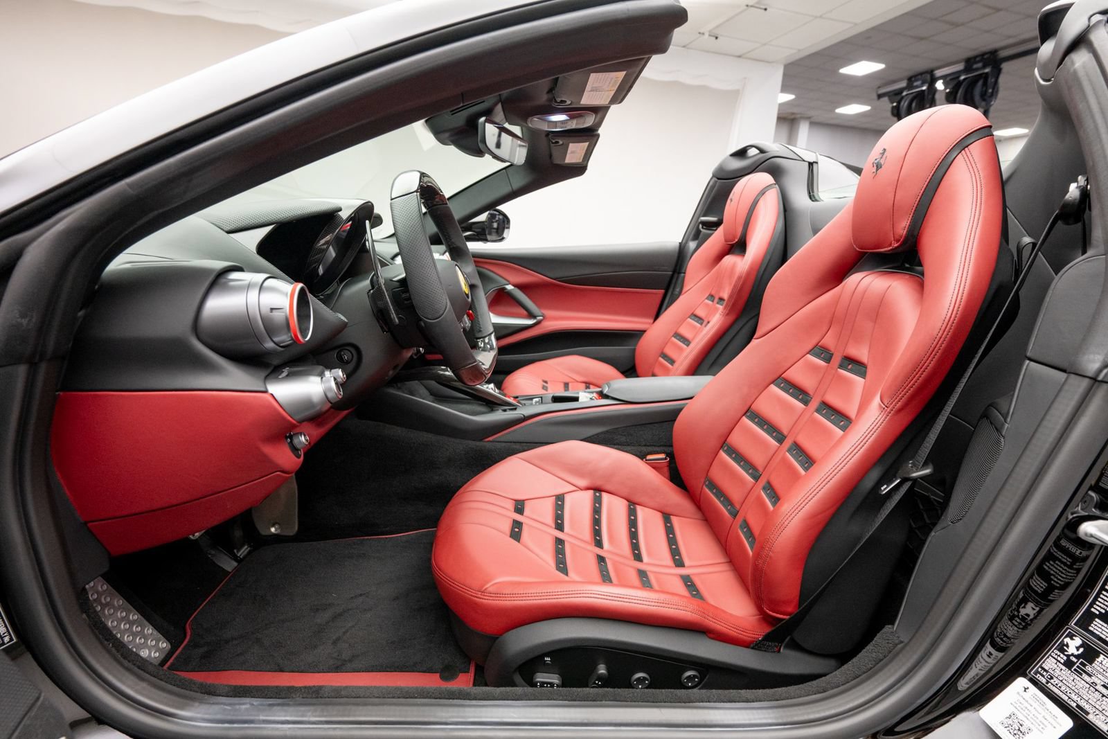 Used 2022 Ferrari 812 GTS RWD image 18