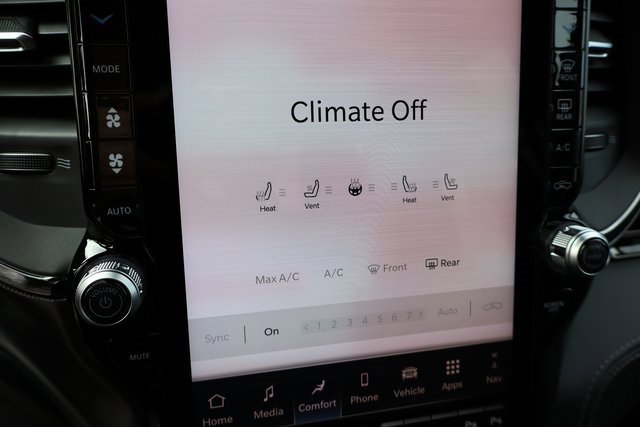 Used 2025 RAM 3500 Limited image 28