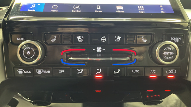 Used 2023 Jeep Grand Cherokee Overland w/ Luxury Tech Group IV AWD/4WD image 18