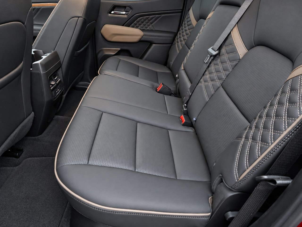 Certified 2024 GMC Canyon Denali AWD/4WD image 31
