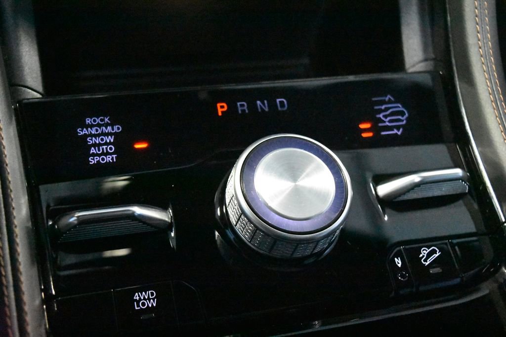 Used 2025 Jeep Grand Cherokee Summit AWD/4WD image 16