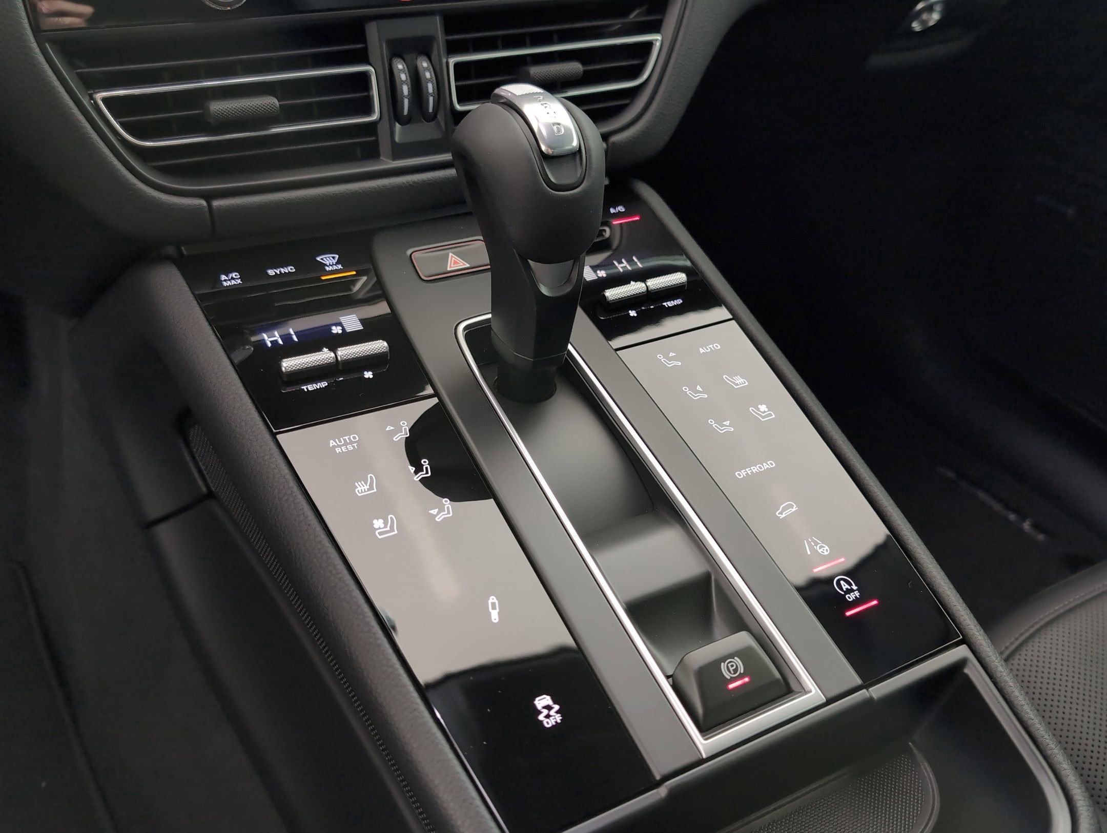 Certified 2025 Porsche Macan image 25