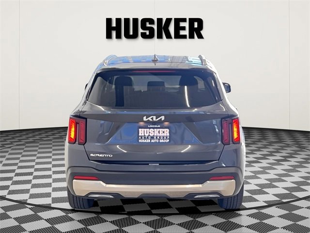 Used 2024 Kia Sorento S image 8