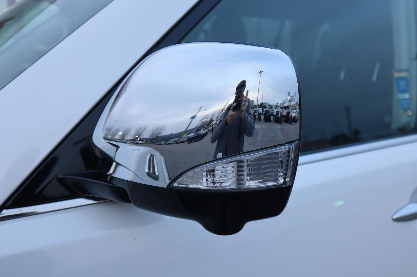 Certified 2024 Nissan Armada Platinum w/ Cargo Package image 4